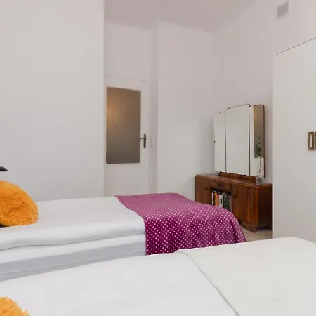 아파트 Art Deco Old Town By Renters *