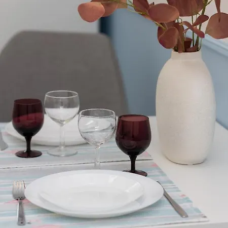 Art Deco Old Town By Renters *